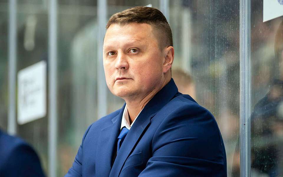 Алексей Медведев на тренерской скамейке